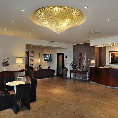 Hotel Bridge Bellaria-Igea Marina Buitenkant foto