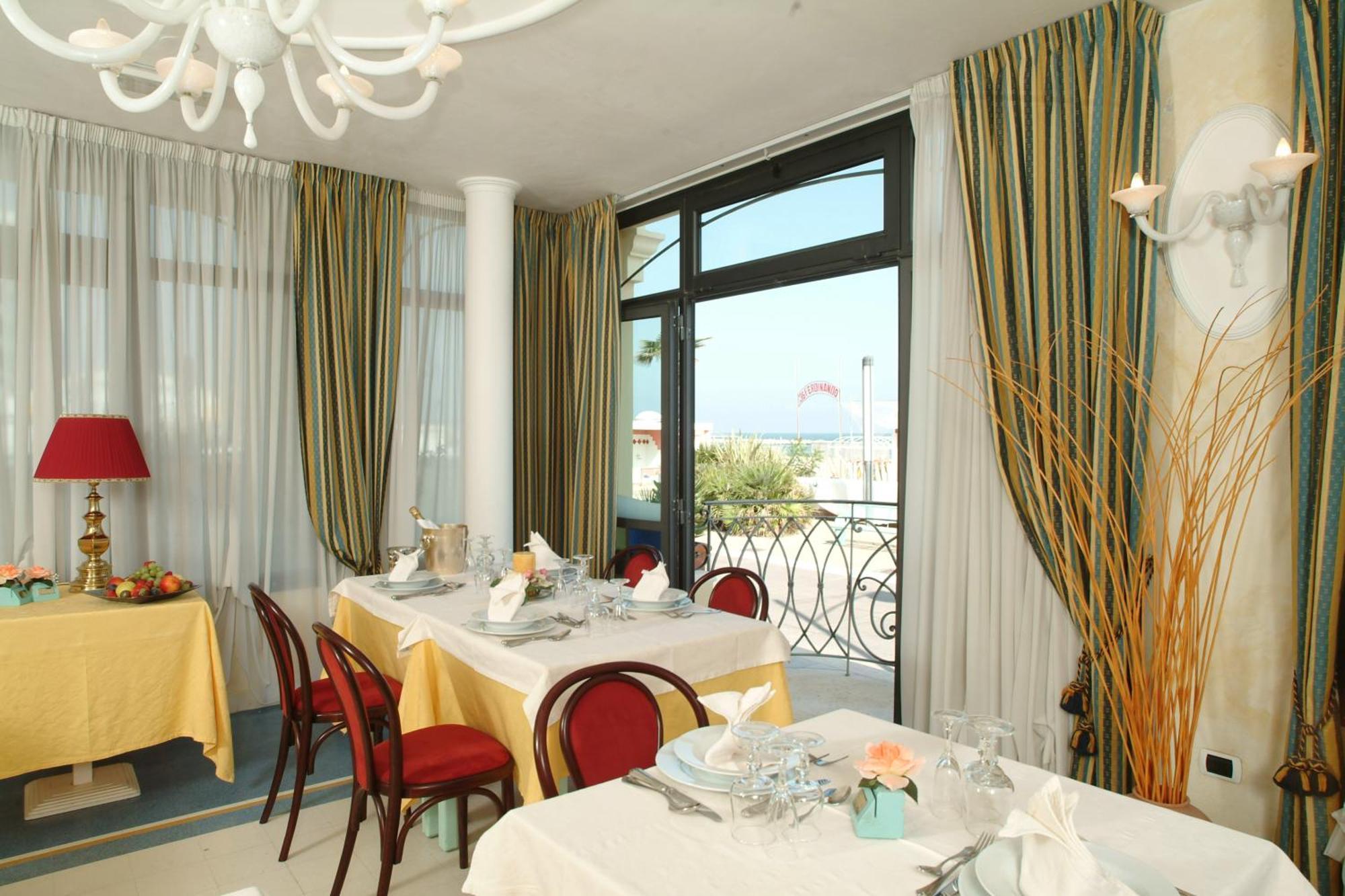 Hotel Bridge Bellaria-Igea Marina Buitenkant foto