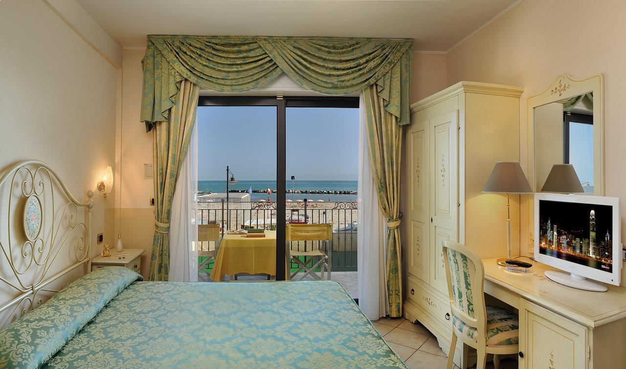 Hotel Bridge Bellaria-Igea Marina Buitenkant foto