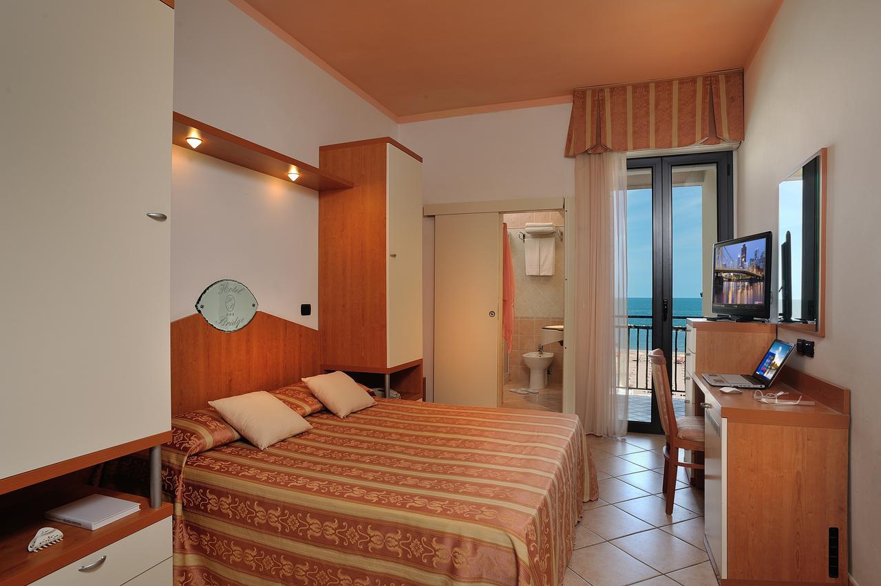 Hotel Bridge Bellaria-Igea Marina Buitenkant foto