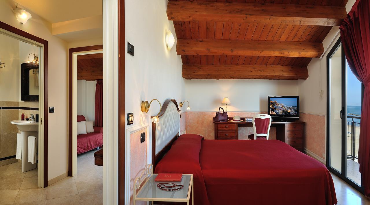 Hotel Bridge Bellaria-Igea Marina Buitenkant foto