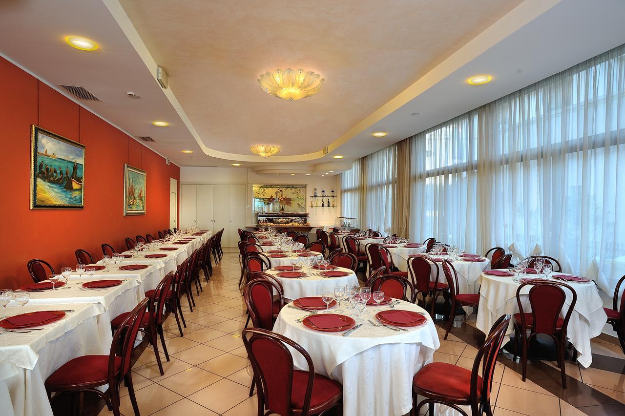 Hotel Bridge Bellaria-Igea Marina Buitenkant foto