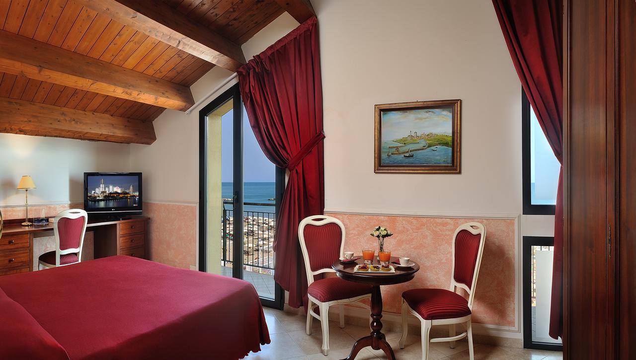 Hotel Bridge Bellaria-Igea Marina Buitenkant foto