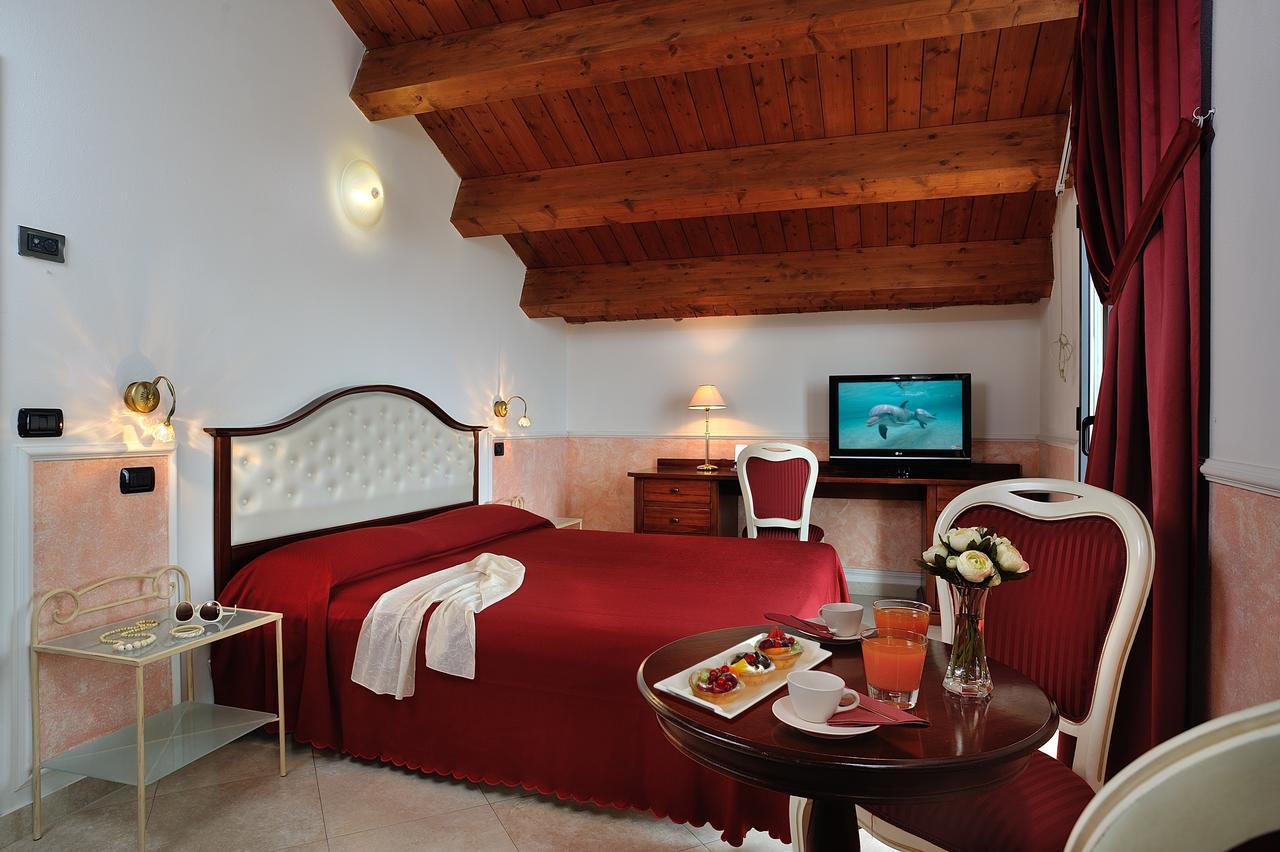 Hotel Bridge Bellaria-Igea Marina Buitenkant foto