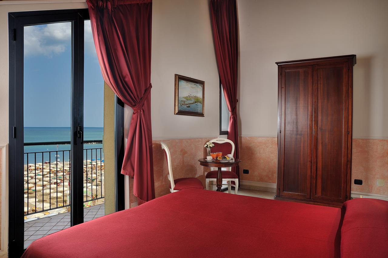 Hotel Bridge Bellaria-Igea Marina Buitenkant foto